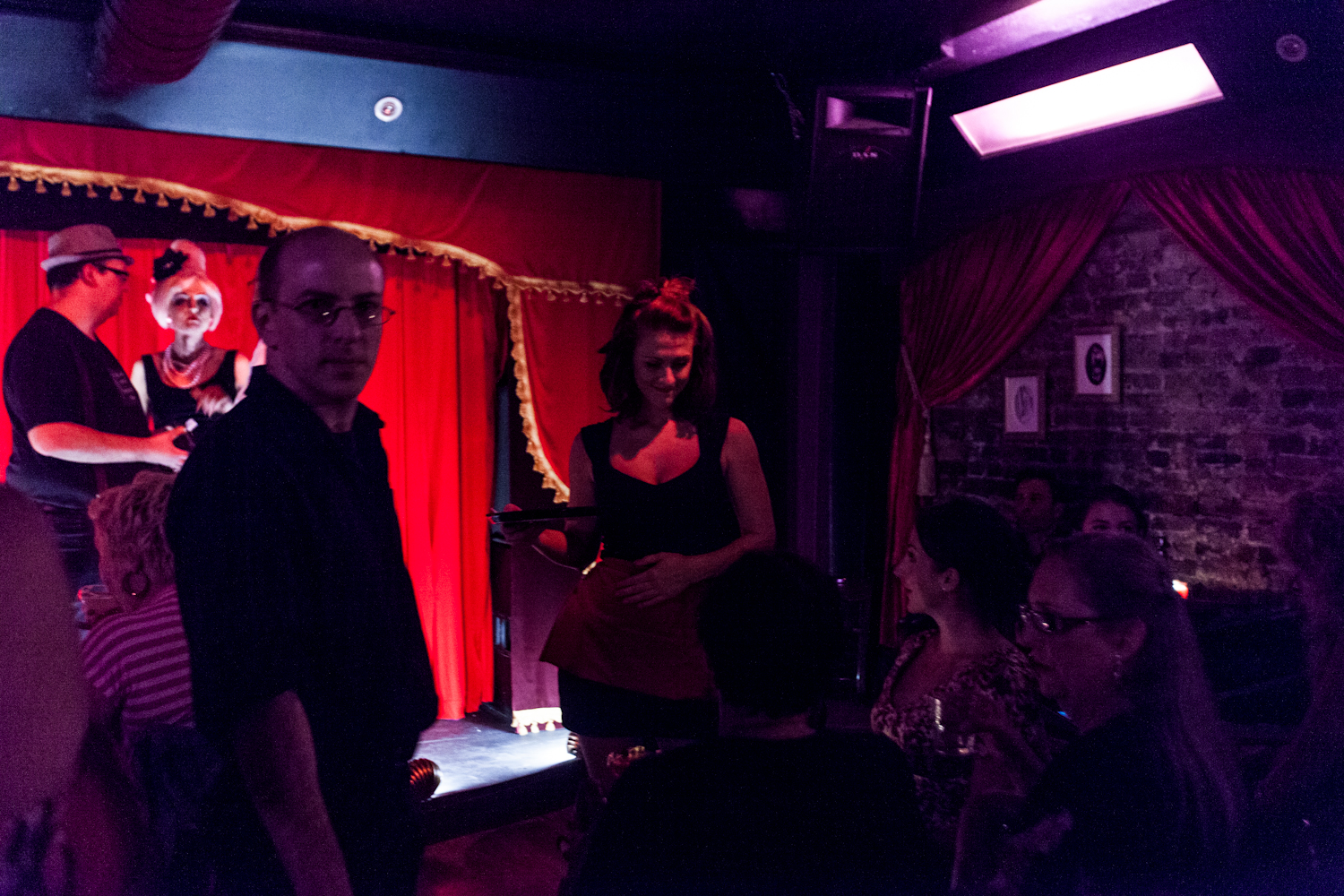 Le nouveau cabaret burlesque de Montréal, le «Wiggle Room», ouvre ses portes