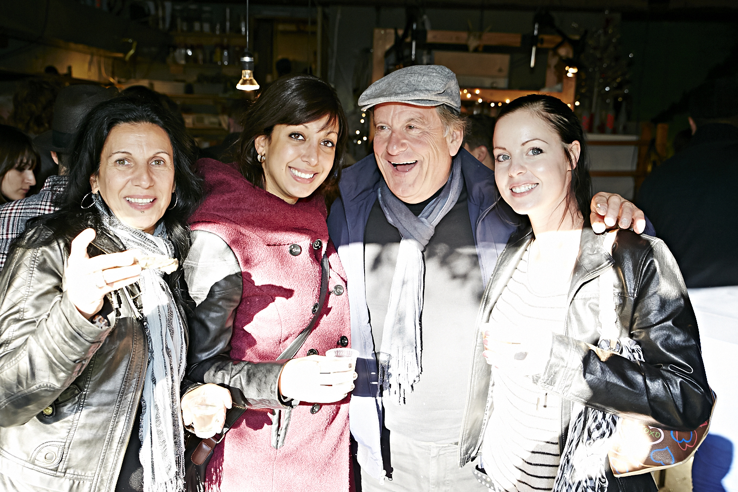 Le resto les «Cons Servent» offre un festin d'huîtres à leurs invités VIP!