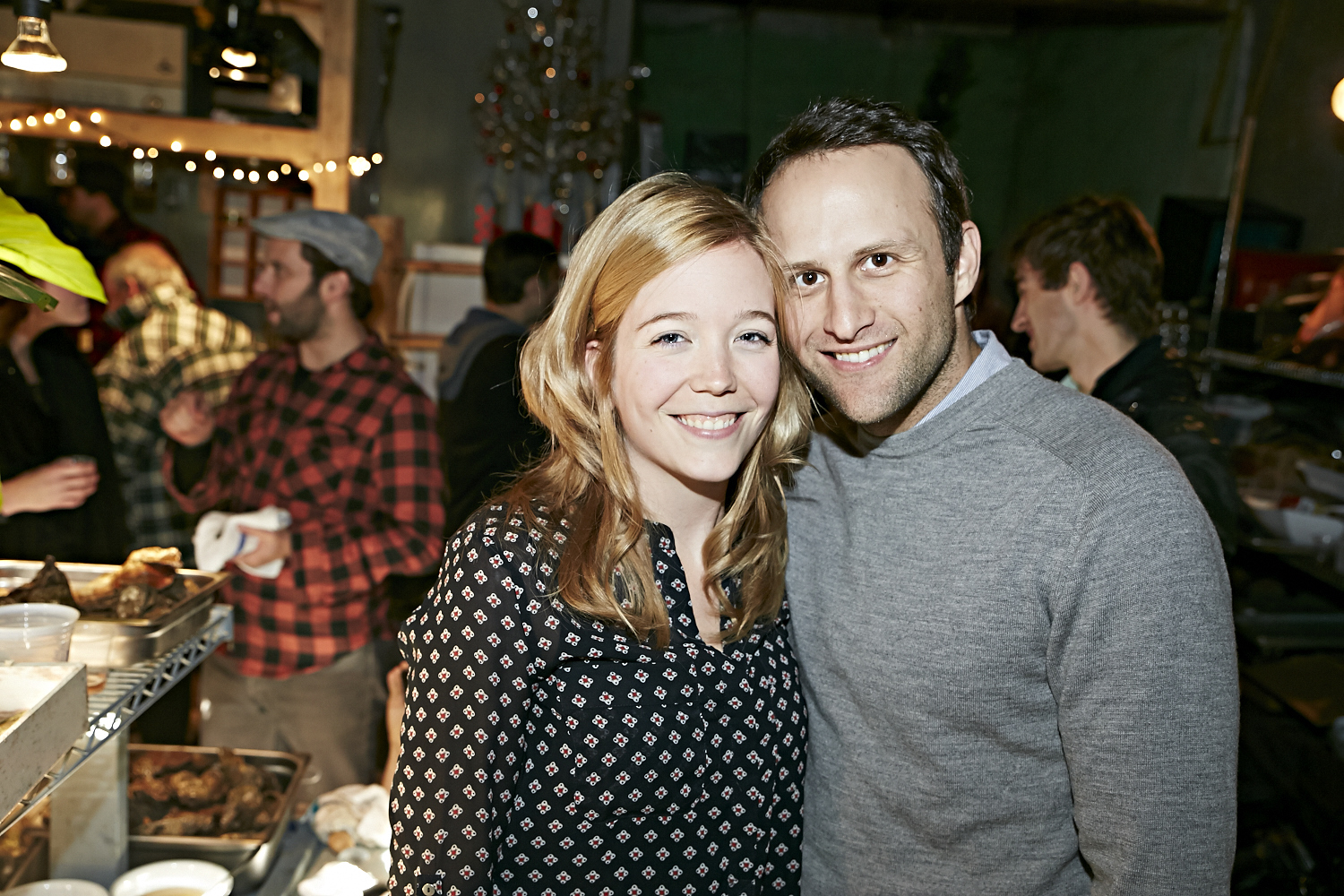 Le resto les «Cons Servent» offre un festin d'huîtres à leurs invités VIP!