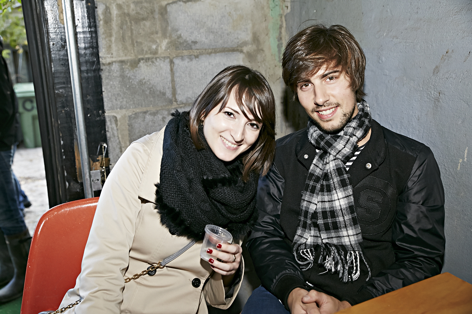 Le resto les «Cons Servent» offre un festin d'huîtres à leurs invités VIP!