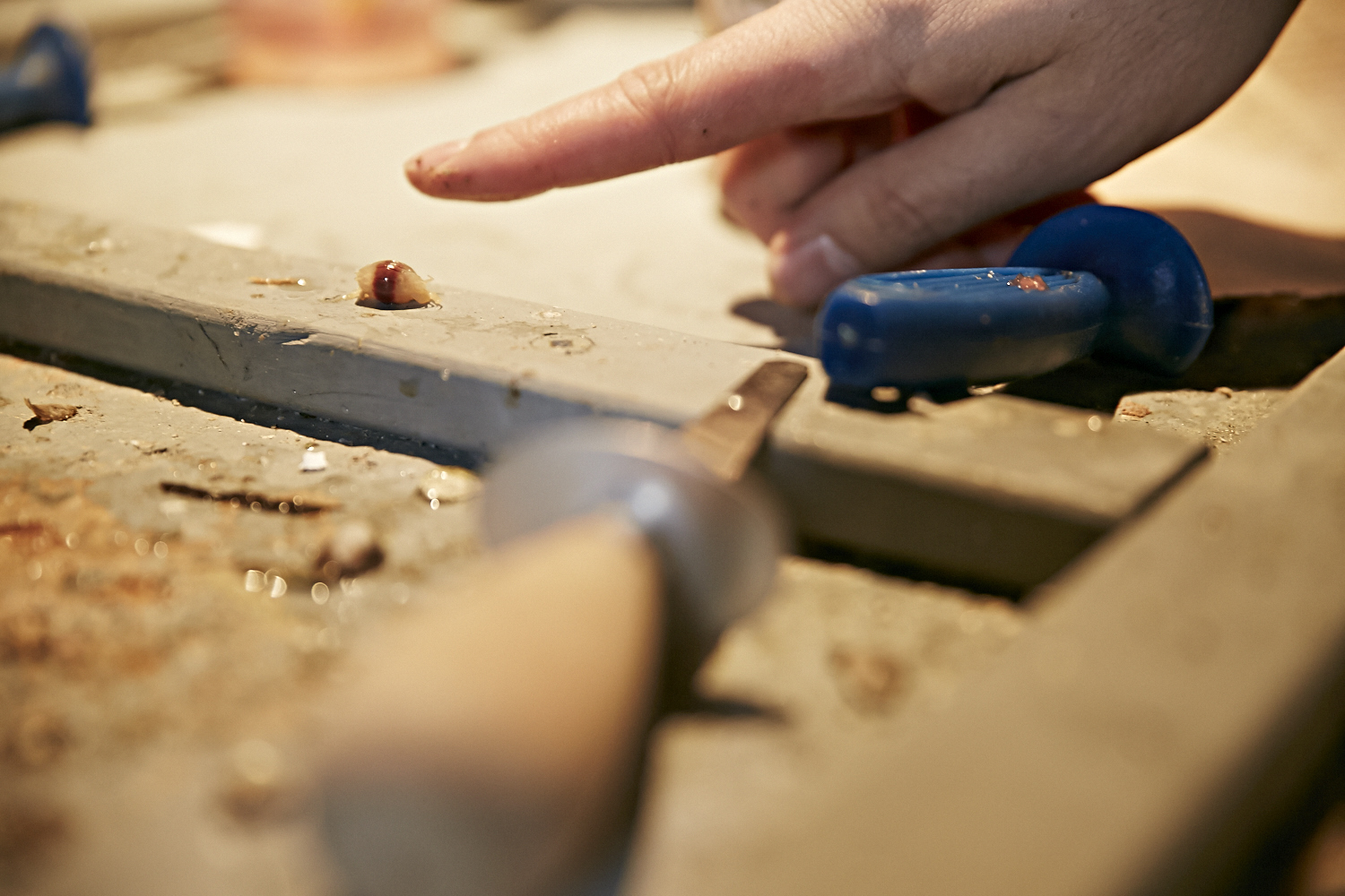 Le resto les «Cons Servent» offre un festin d'huîtres à leurs invités VIP!