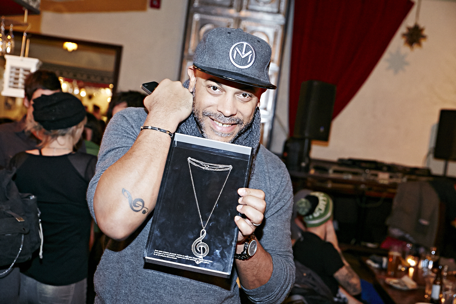 Lancement de Bijoux Mohawki et encan silencieux au profit de Robin des Bois