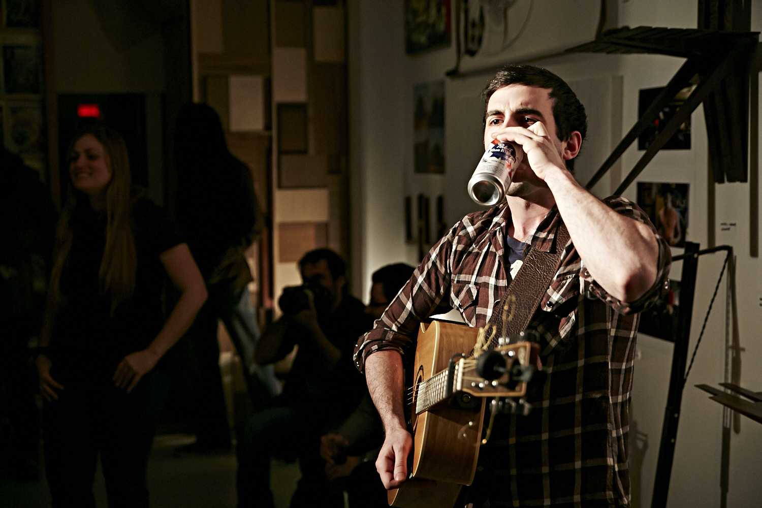 Vernissage à l'atelier OFDT en formule soirée underground rue de Gaspé