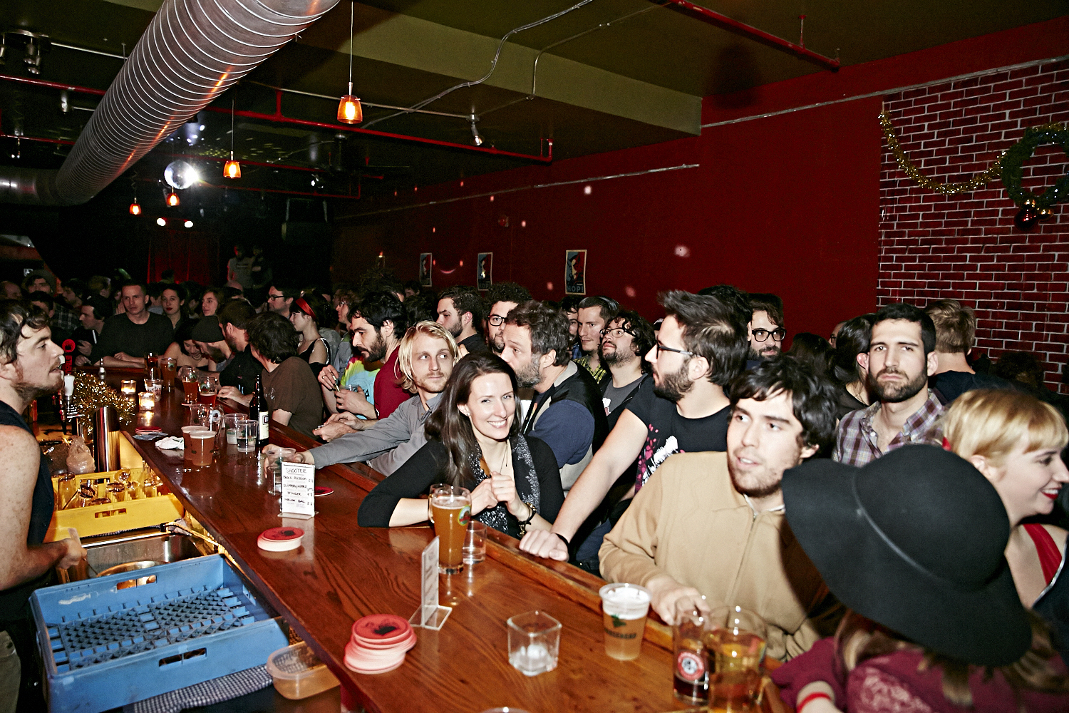 Un dancefloor plein à craquer pour le traditionnel party de Noël Dare To Care