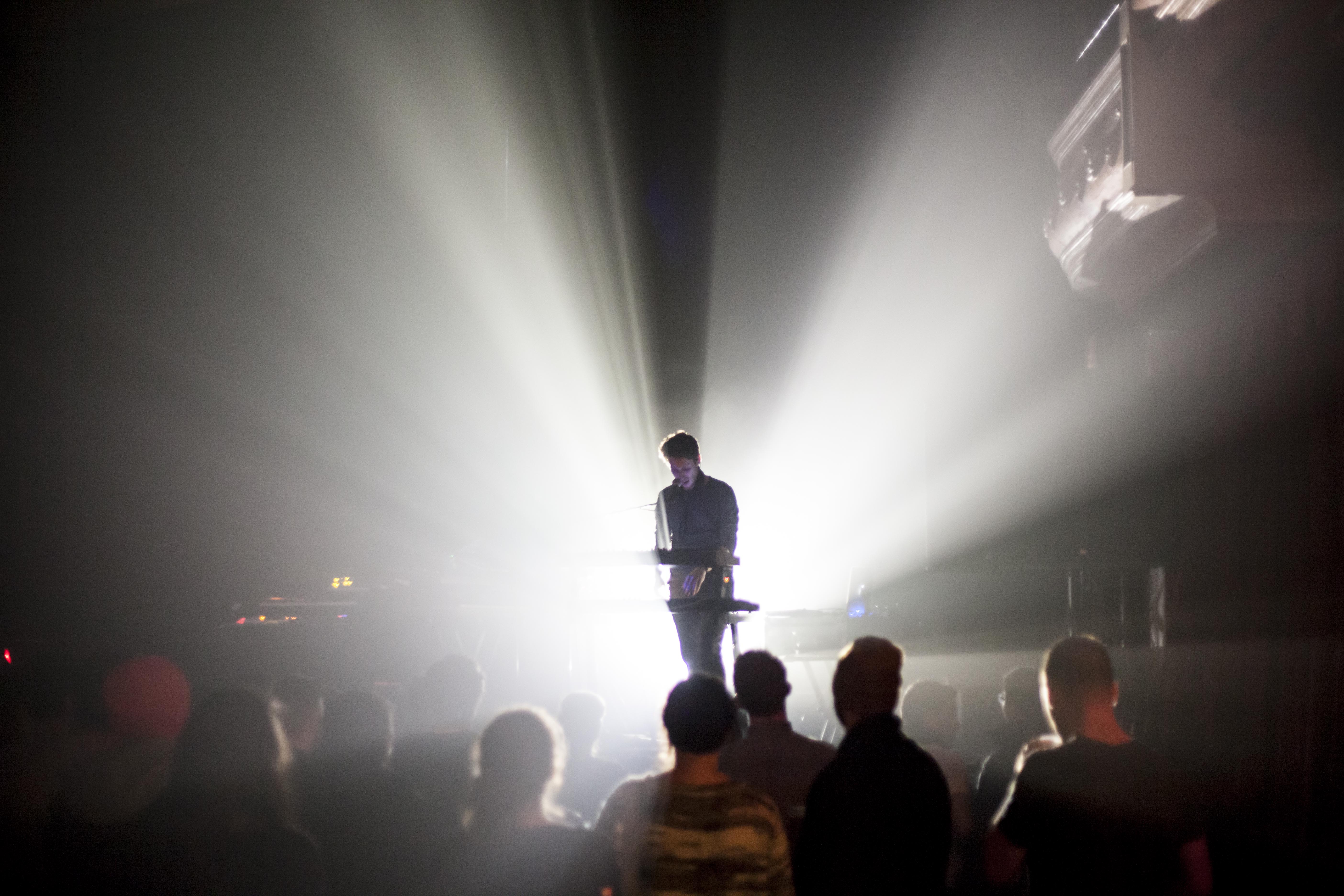 Concert magique et immersif signé Darkside au Théâtre Corona