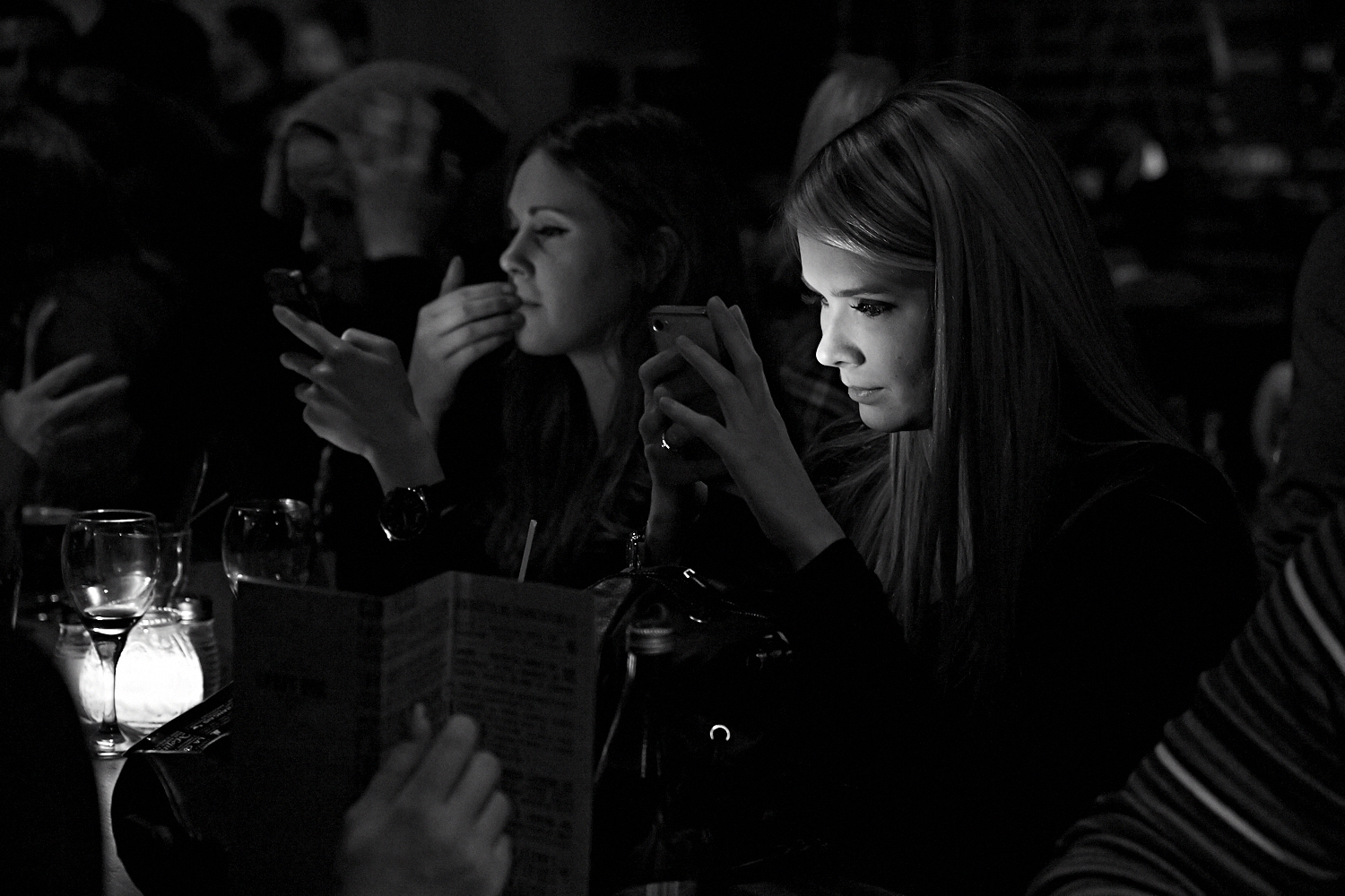 Le Lobby Bar lance Les p'tis mardis de l'humour