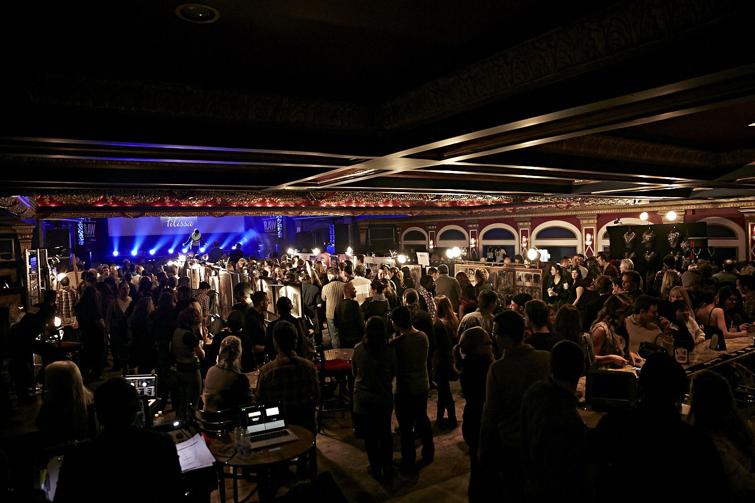 RAW Montréal signe une soirée éclectique et artistique au chic Rialto