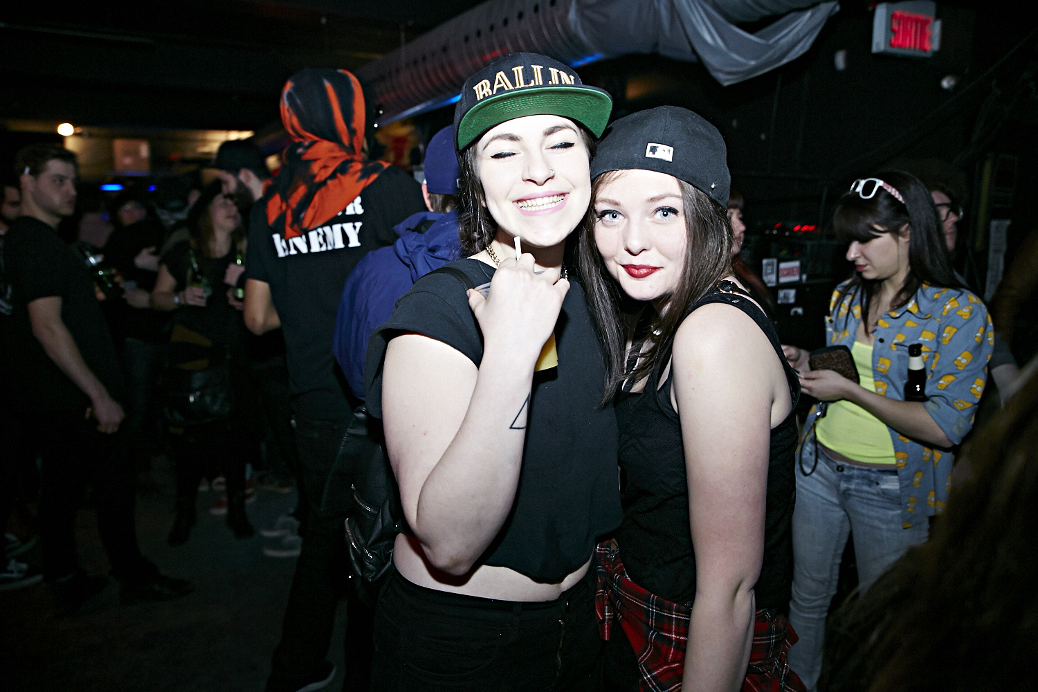 Riff Raff attire une foule bruyante et sur le party au Cabaret Underworld!