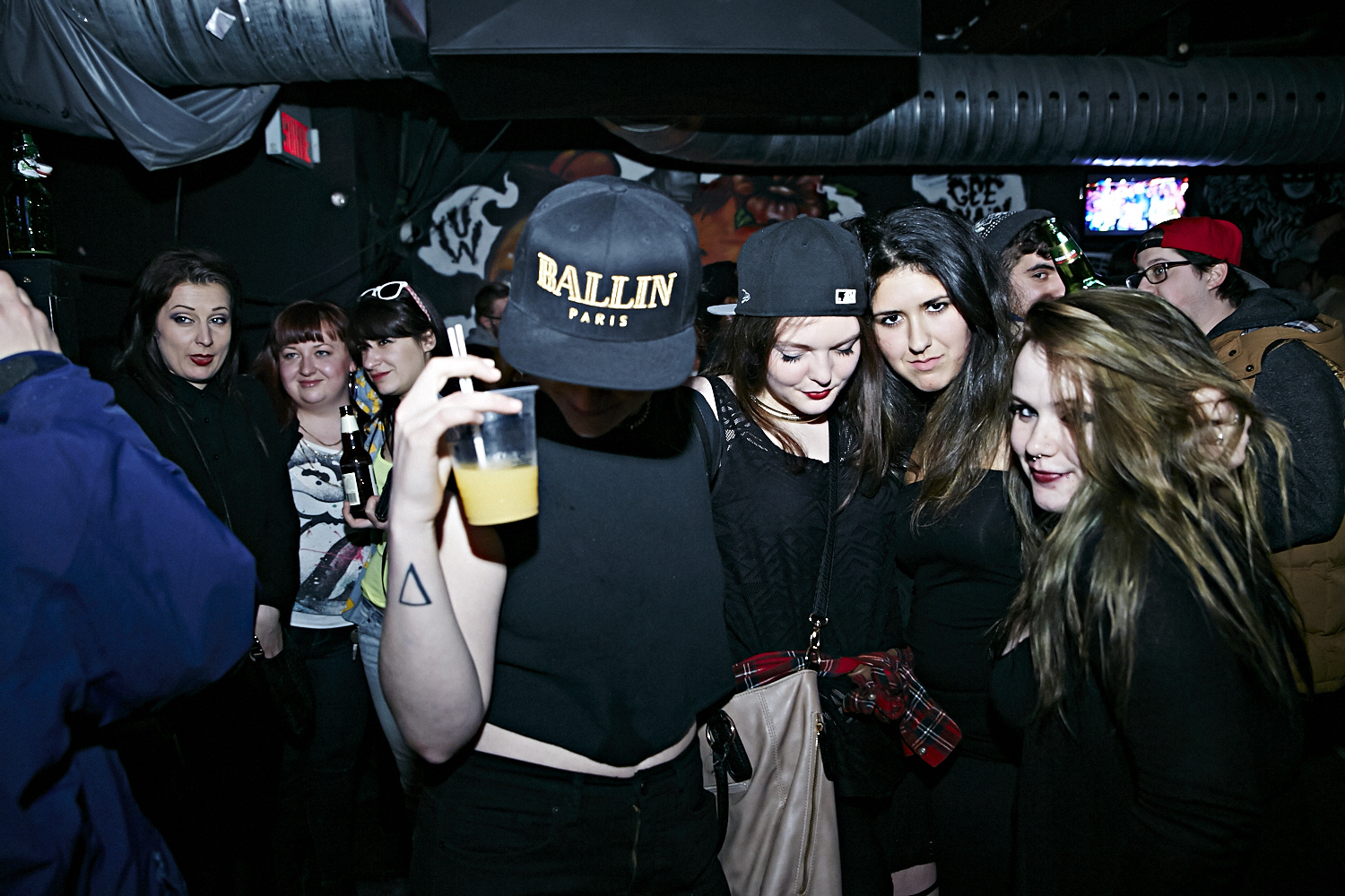 Riff Raff attire une foule bruyante et sur le party au Cabaret Underworld!