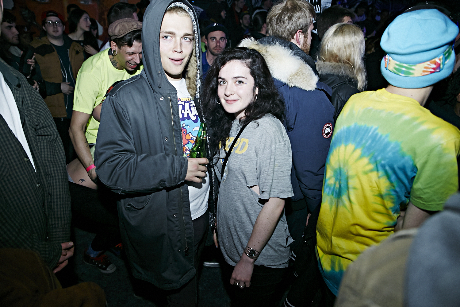 Riff Raff attire une foule bruyante et sur le party au Cabaret Underworld!