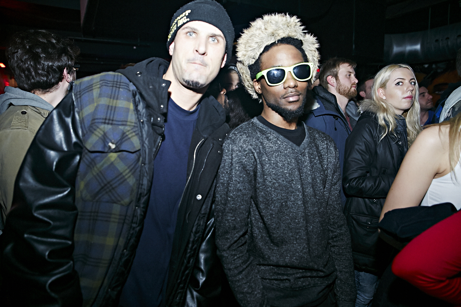 Riff Raff attire une foule bruyante et sur le party au Cabaret Underworld!