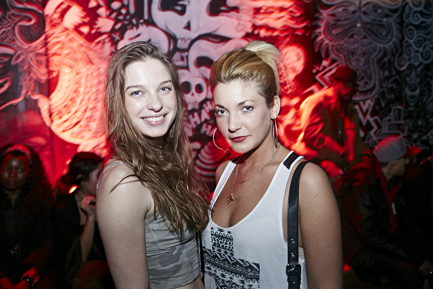 Riff Raff attire une foule bruyante et sur le party au Cabaret Underworld!