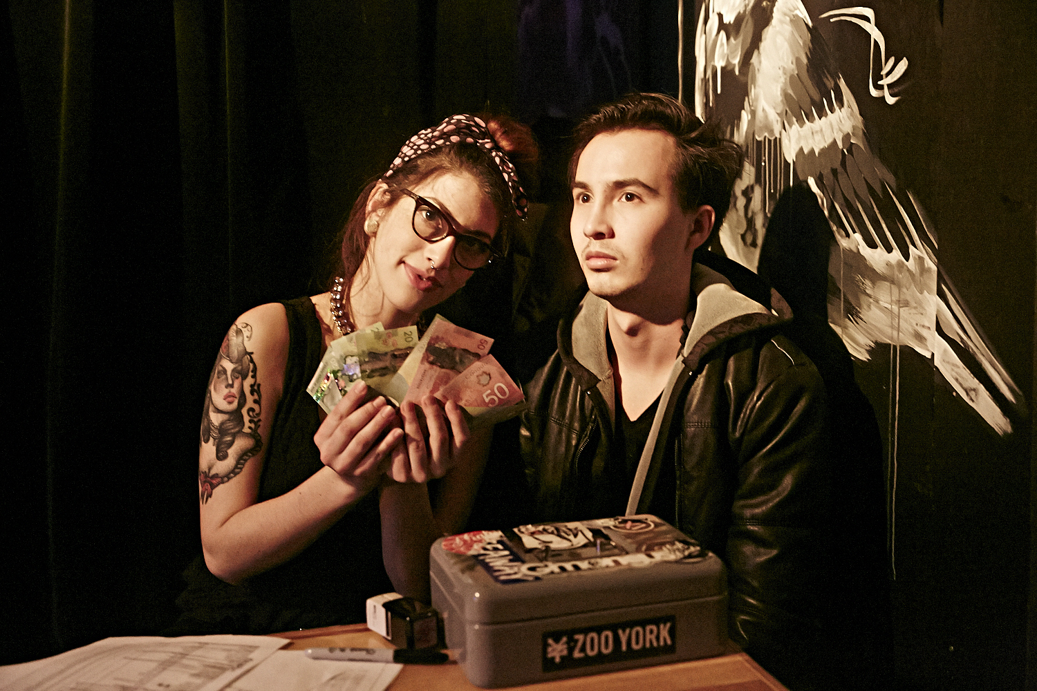 Riff Raff attire une foule bruyante et sur le party au Cabaret Underworld!