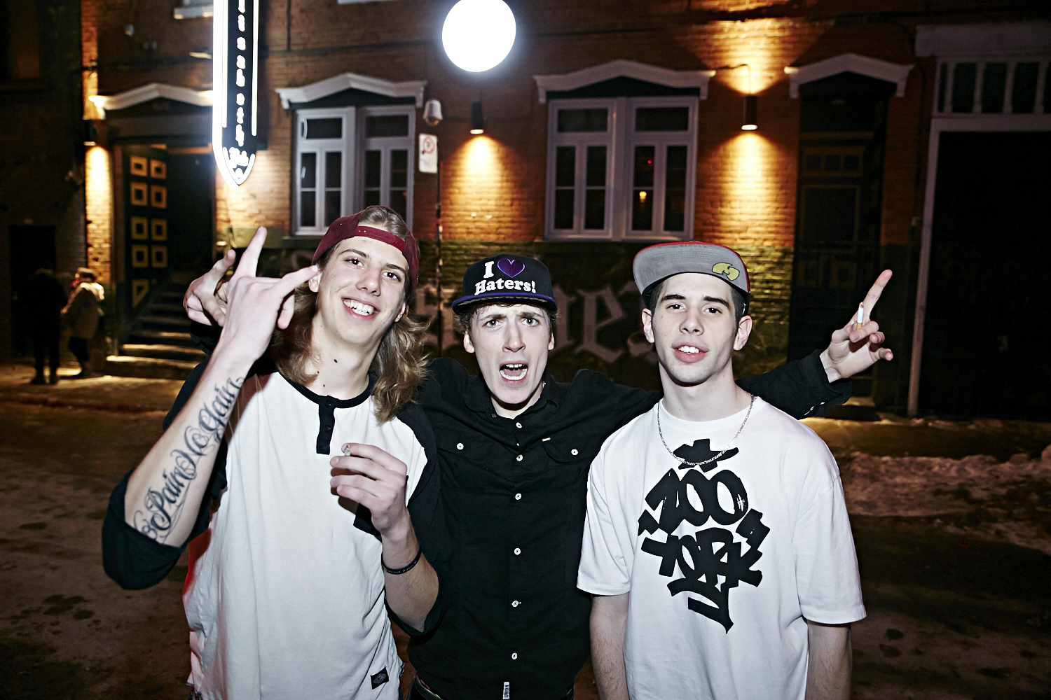 Riff Raff attire une foule bruyante et sur le party au Cabaret Underworld!