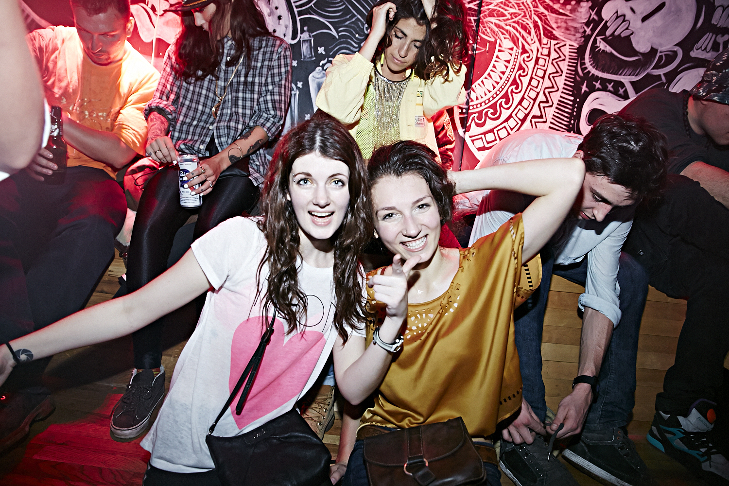 Riff Raff attire une foule bruyante et sur le party au Cabaret Underworld!