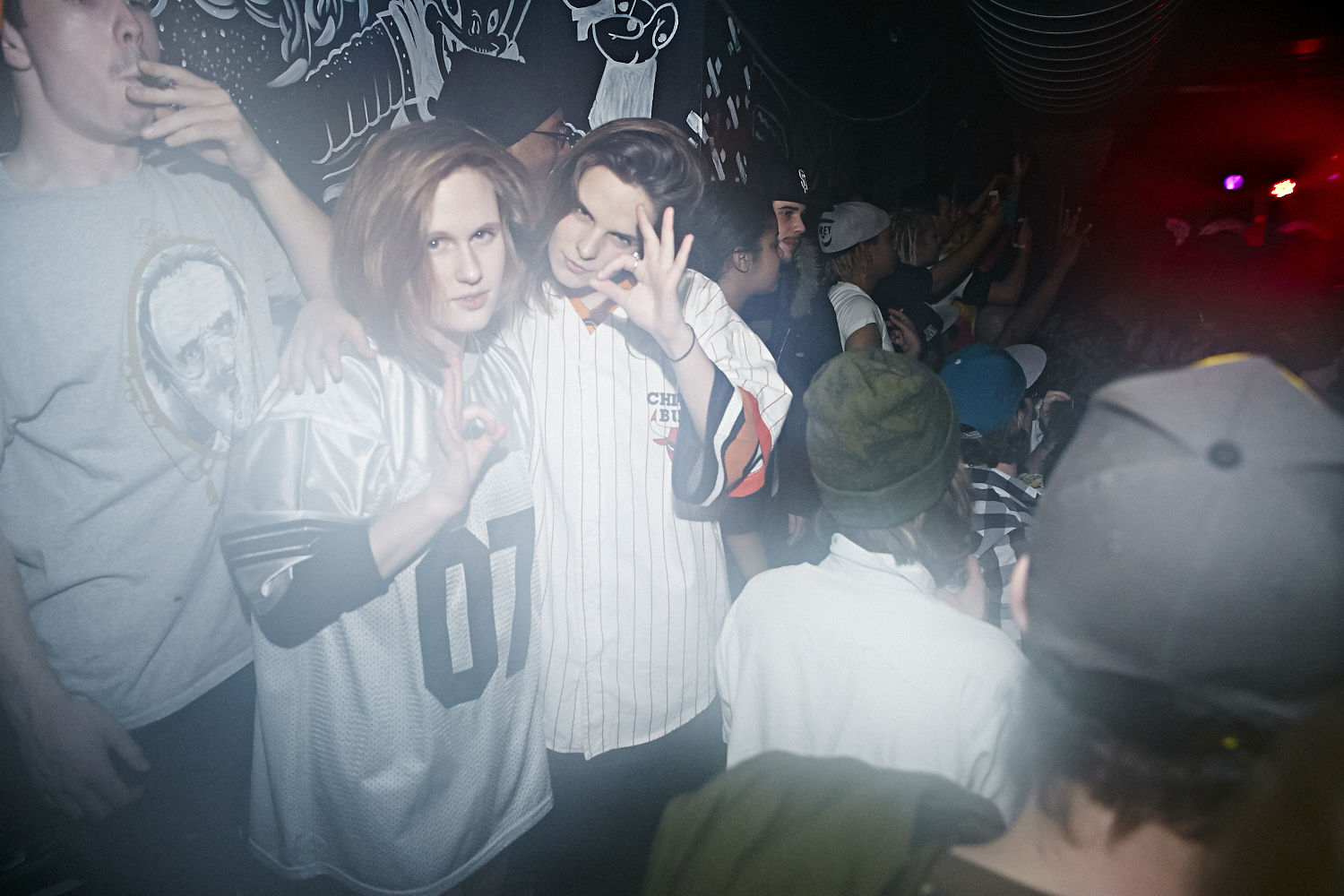 Riff Raff attire une foule bruyante et sur le party au Cabaret Underworld!