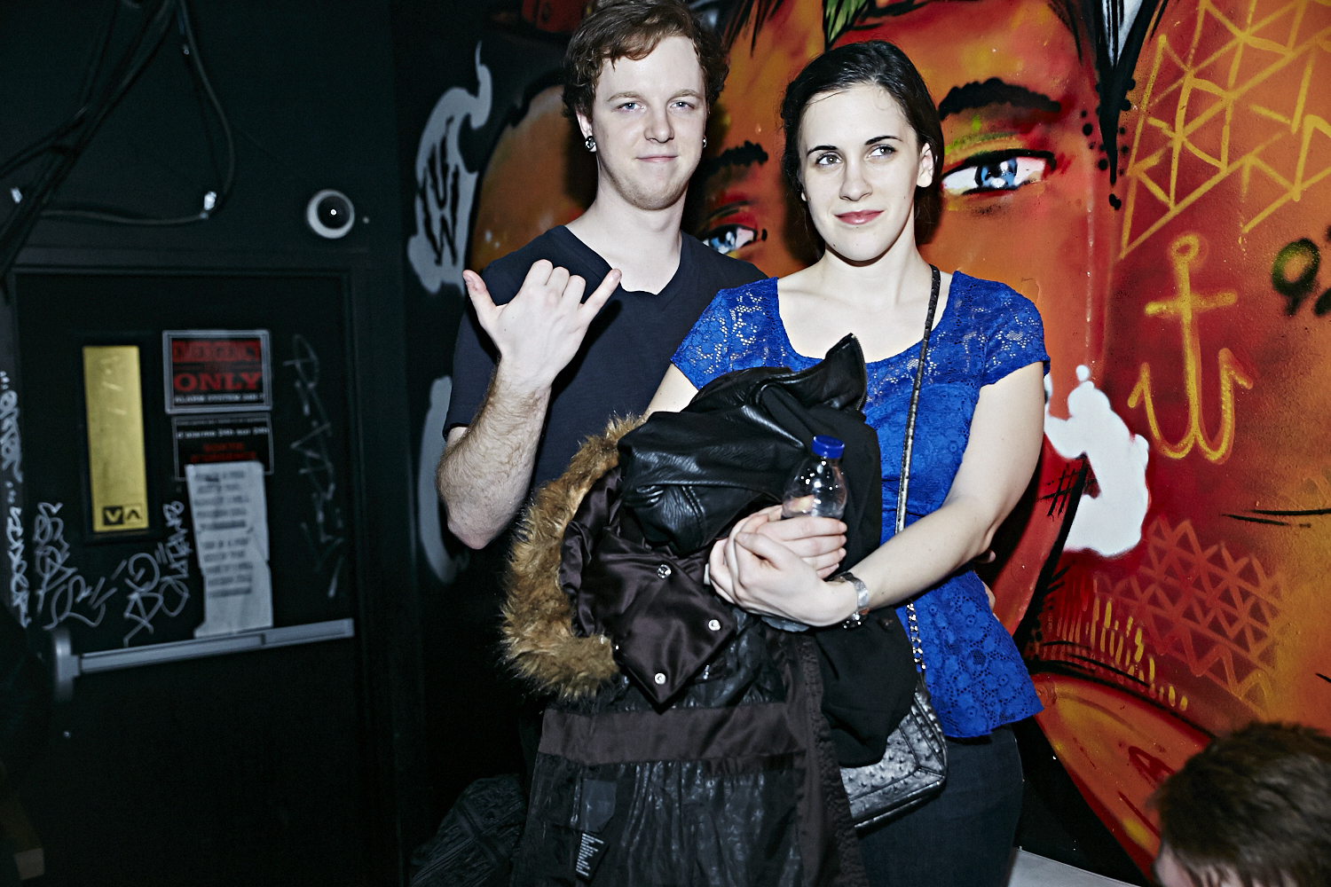 Riff Raff attire une foule bruyante et sur le party au Cabaret Underworld!