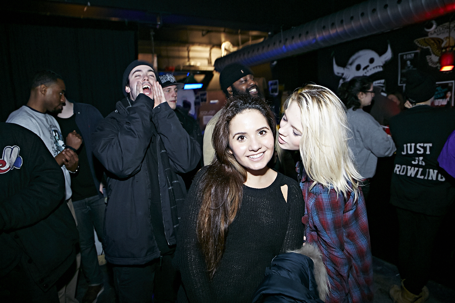 Riff Raff attire une foule bruyante et sur le party au Cabaret Underworld!