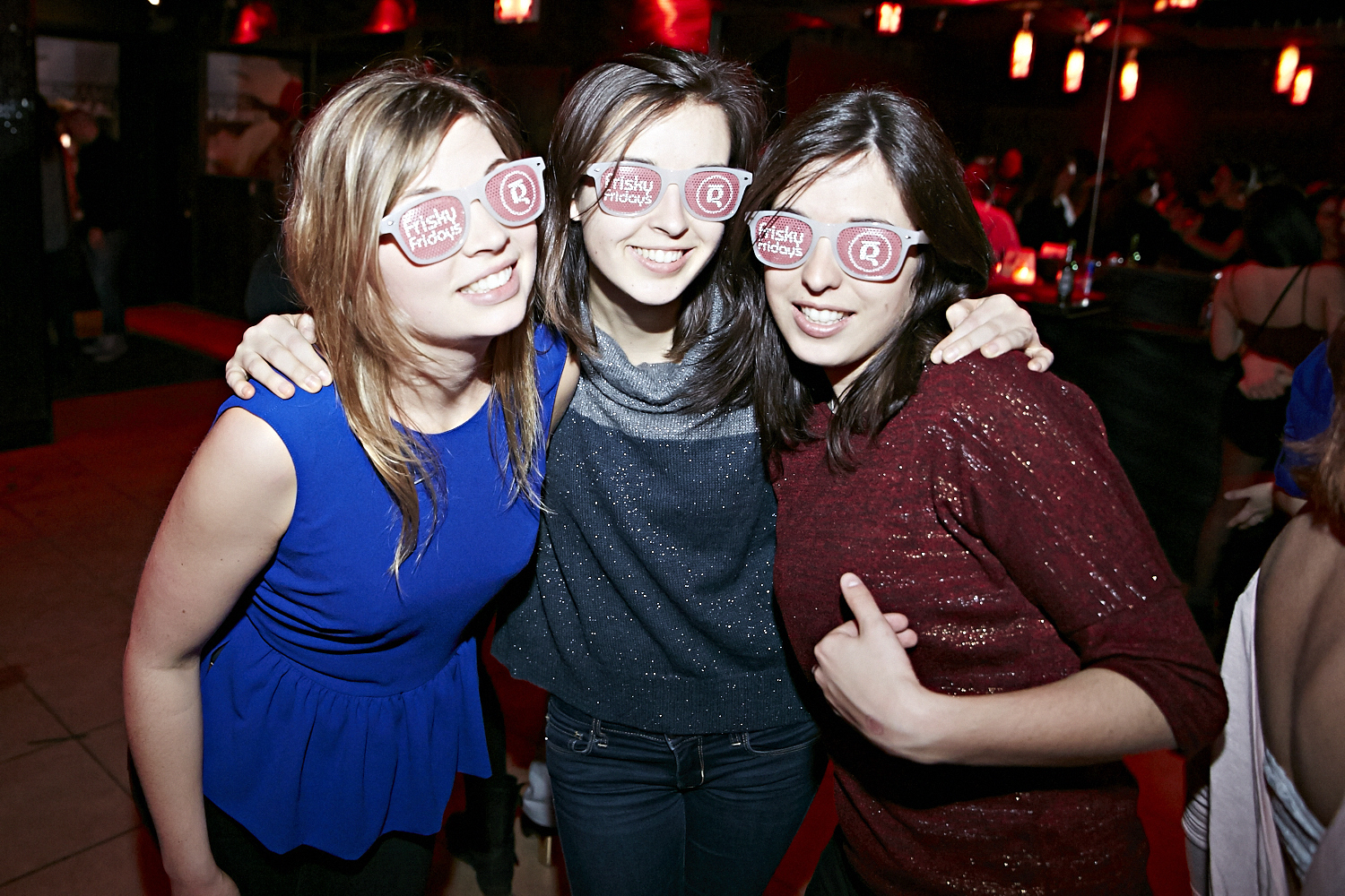 Chapeau de cowboy, Jack Daniel's et bon DJ au «Frisky Fridays» du bar Le Rouge