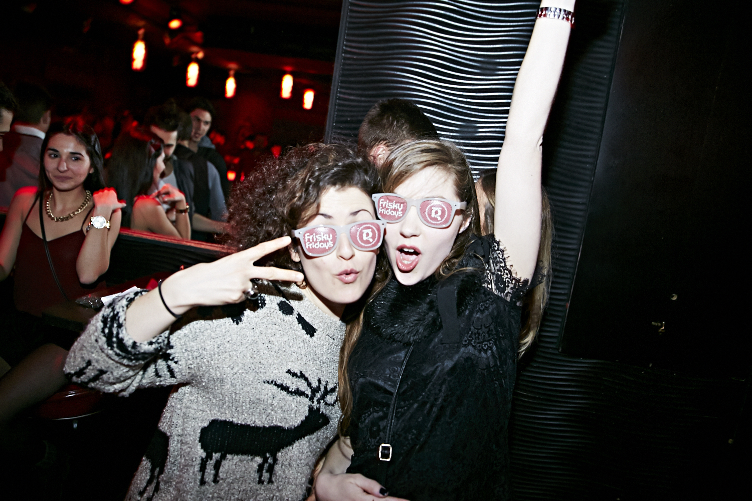 Chapeau de cowboy, Jack Daniel's et bon DJ au «Frisky Fridays» du bar Le Rouge