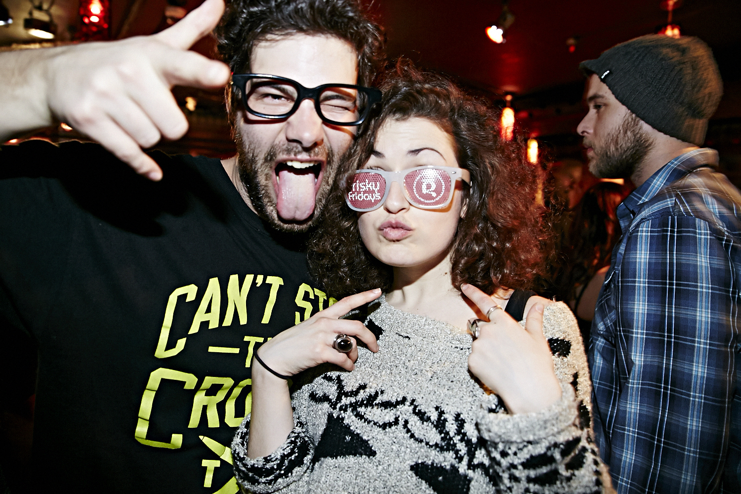 Chapeau de cowboy, Jack Daniel's et bon DJ au «Frisky Fridays» du bar Le Rouge