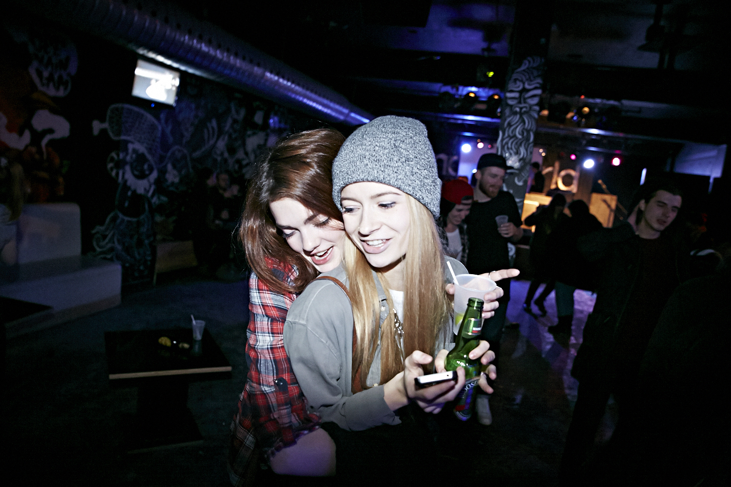 Grâce à MOTO, des artistes s'unissent, performent et s'éclatent au Cabaret Underworld pour la Nuit blanche