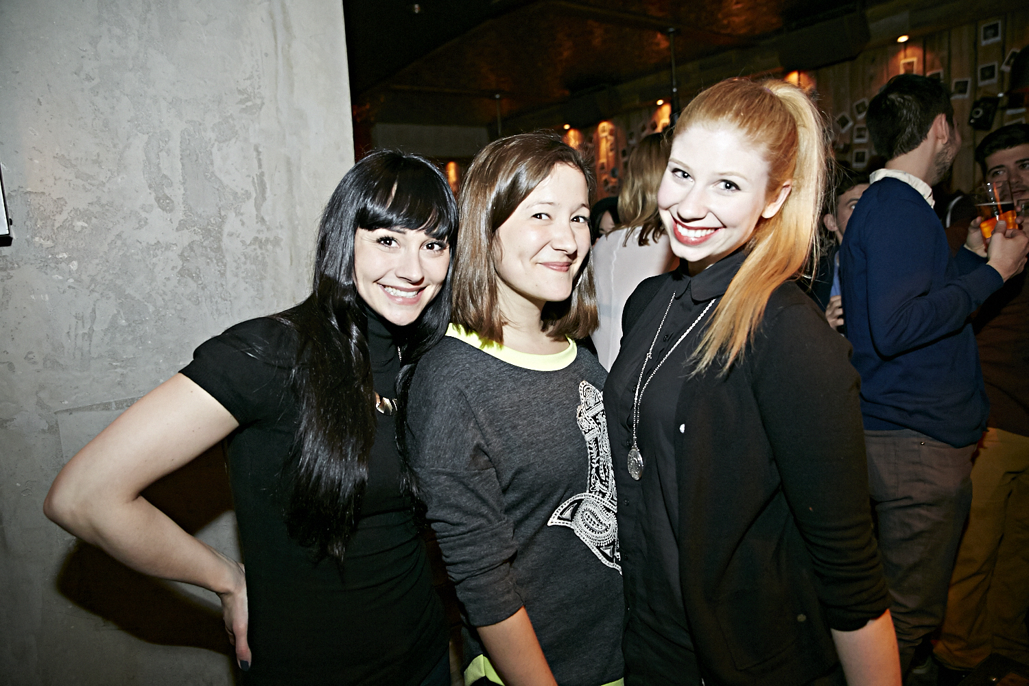 Bières, shooters et short-shorts au bar Le Saint-Édouard pour une soirée bien mystérieuse...