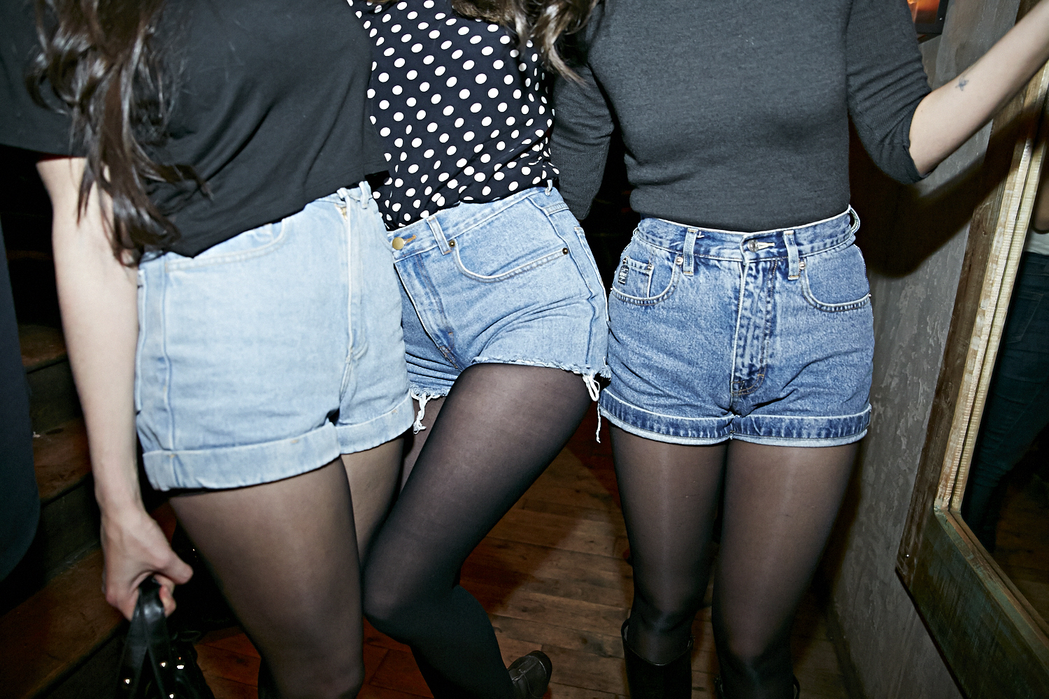 Bières, shooters et short-shorts au bar Le Saint-Édouard pour une soirée bien mystérieuse...