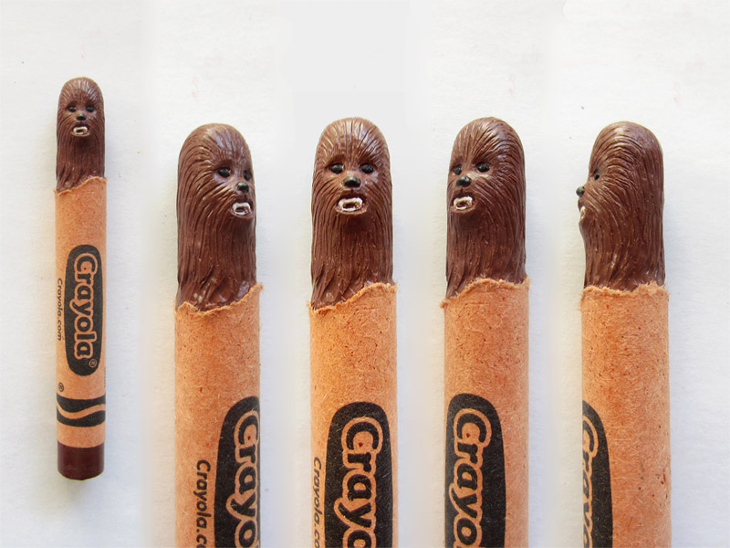 Des personnages de culture pop minutieusement sculptés sur crayons de cire!