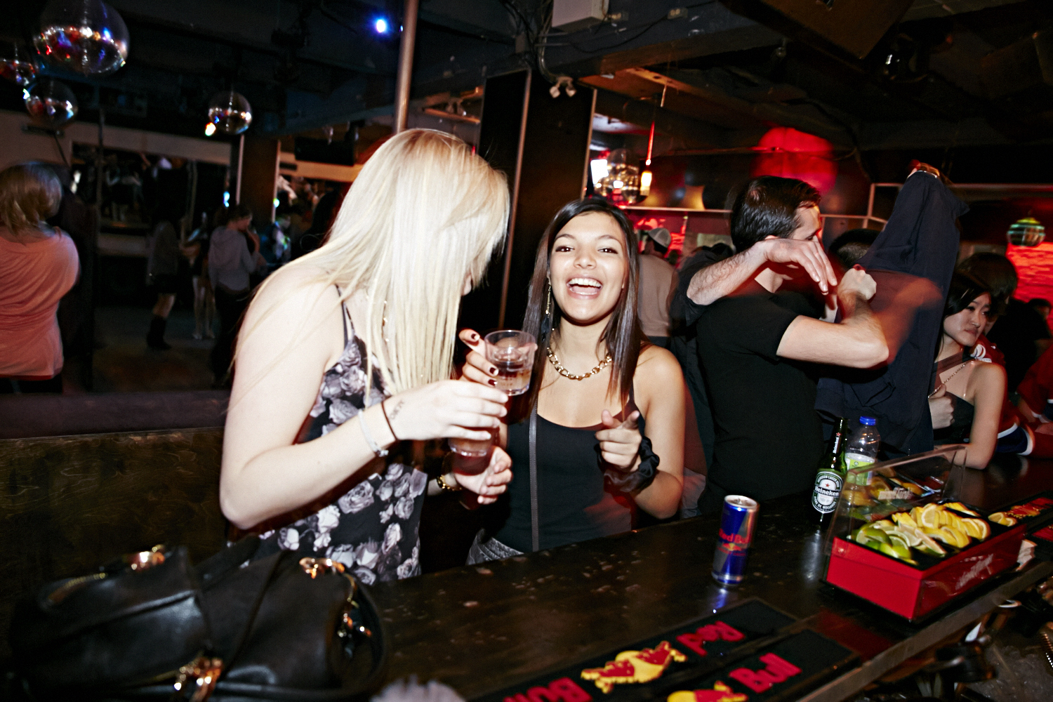 Tout est permis le jeudi au Ivy Nightclub!