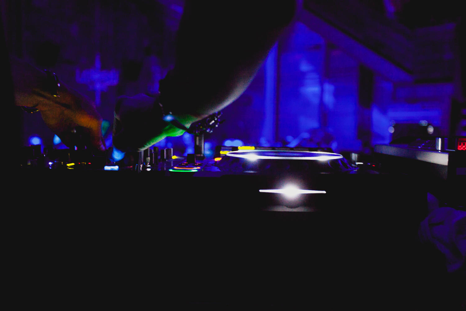 Ce qui se passe aux folles soirées DSTRKT au New City Gas, reste au New City Gas