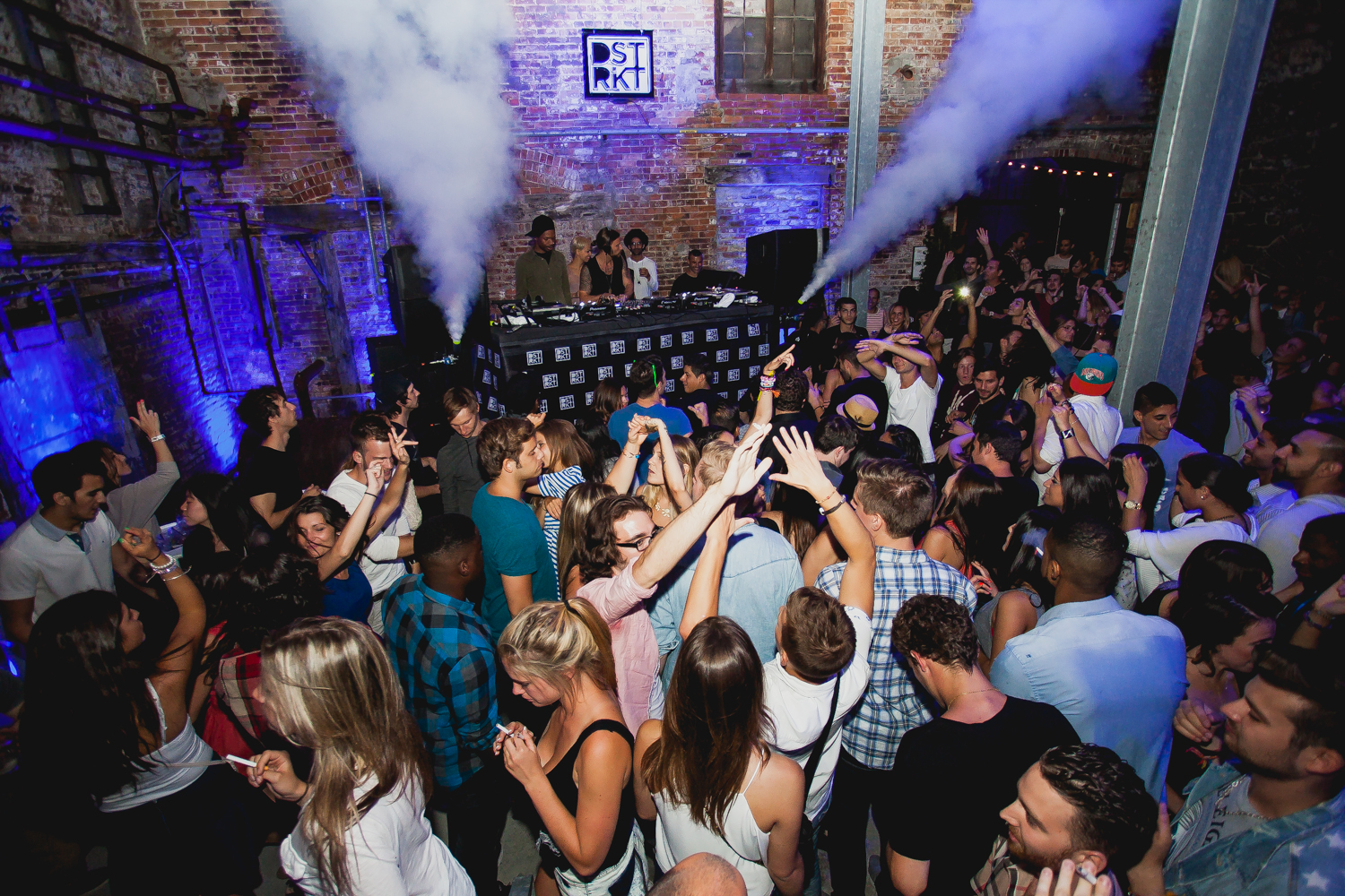 Ce qui se passe aux folles soirées DSTRKT au New City Gas, reste au New City Gas