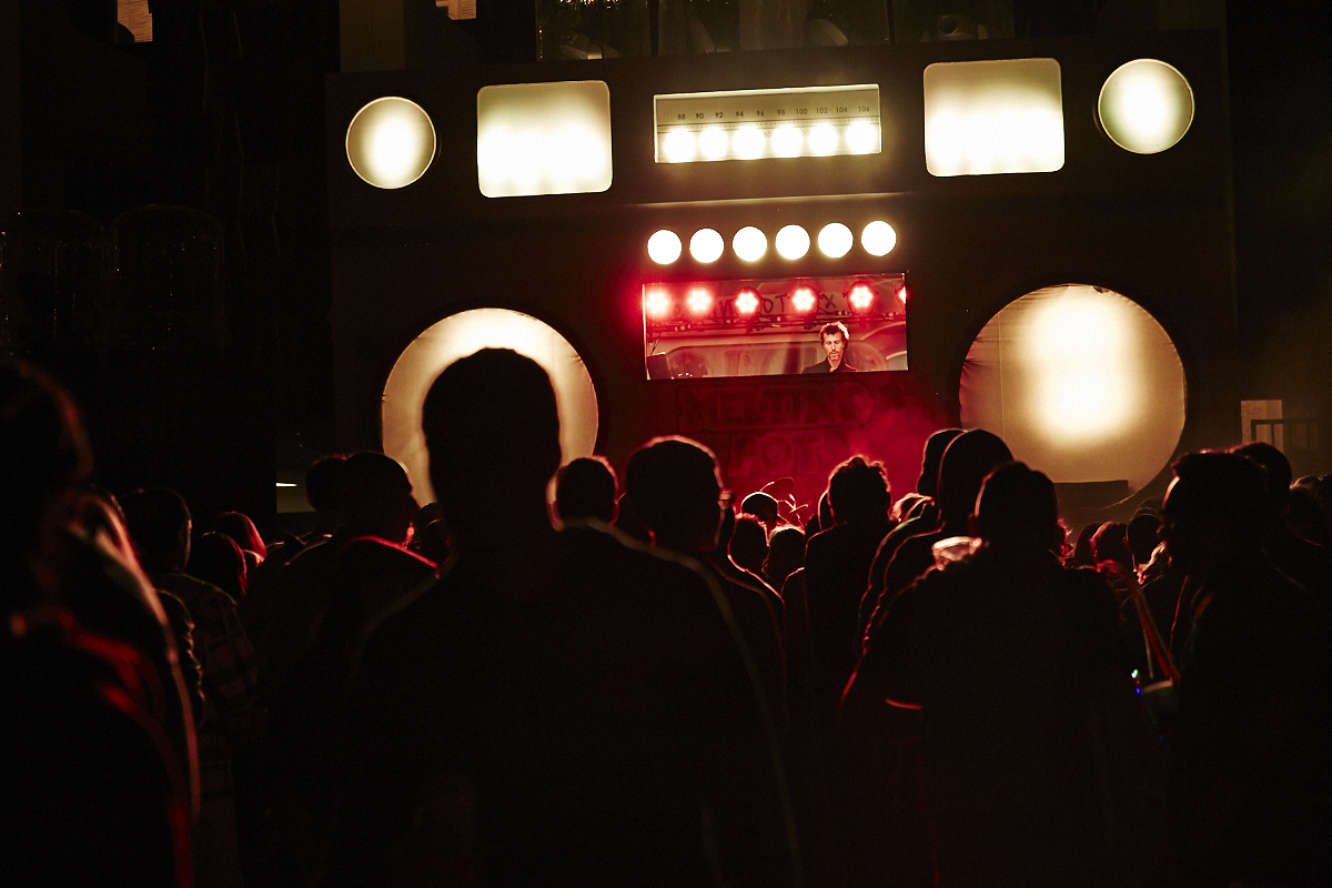 Gros Melting pot Juste pour Rire sous les étoiles à la Place des Arts