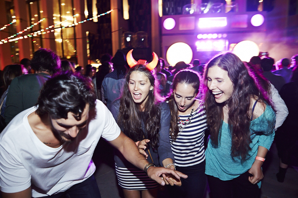 Gros Melting pot Juste pour Rire sous les étoiles à la Place des Arts