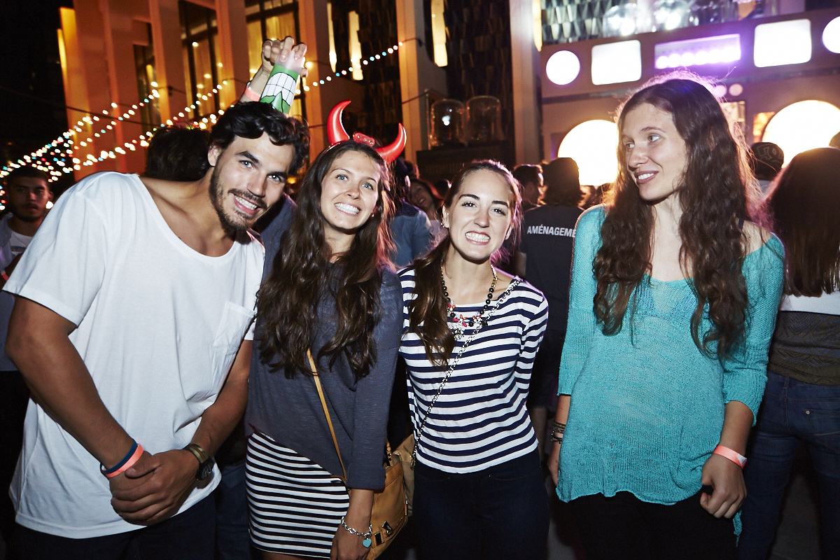 Gros Melting pot Juste pour Rire sous les étoiles à la Place des Arts