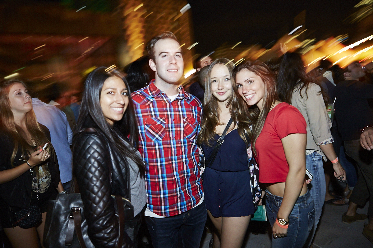 Gros Melting pot Juste pour Rire sous les étoiles à la Place des Arts