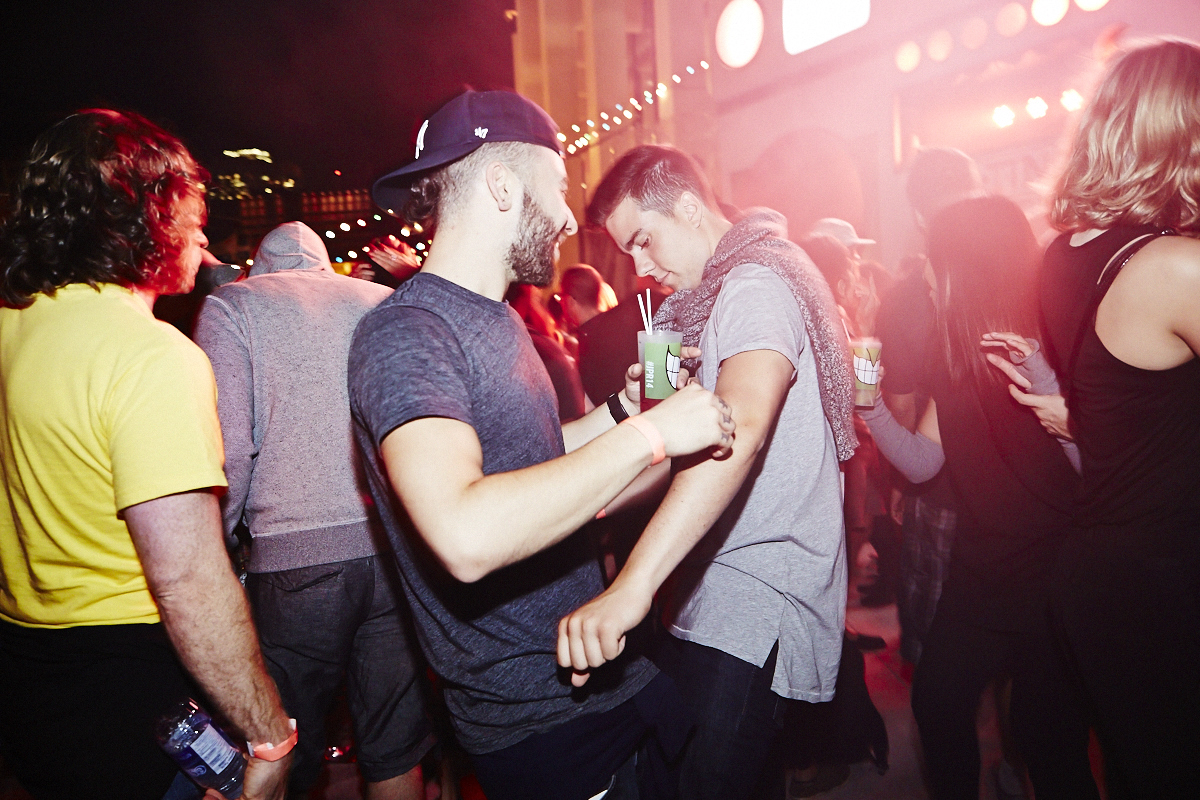 Gros Melting pot Juste pour Rire sous les étoiles à la Place des Arts