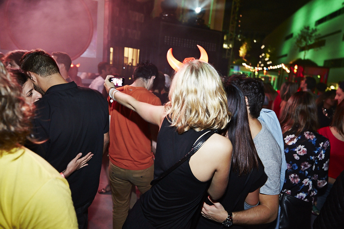 Gros Melting pot Juste pour Rire sous les étoiles à la Place des Arts