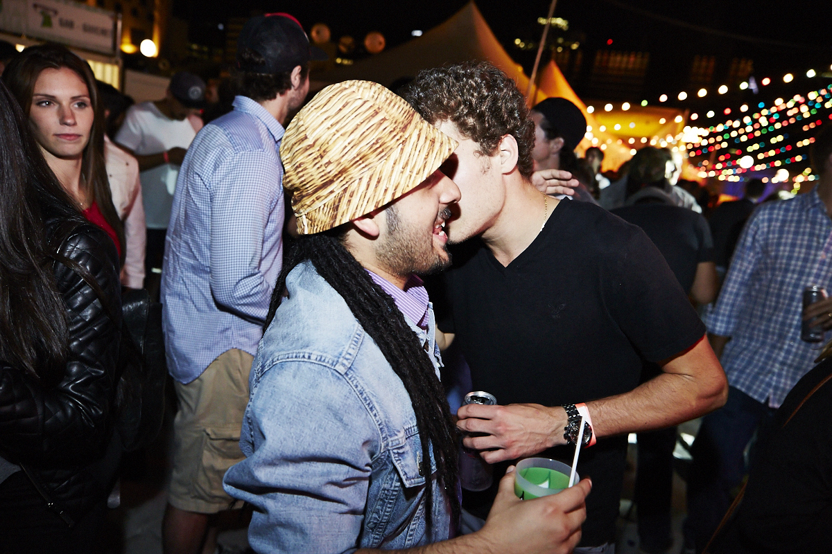 Gros Melting pot Juste pour Rire sous les étoiles à la Place des Arts
