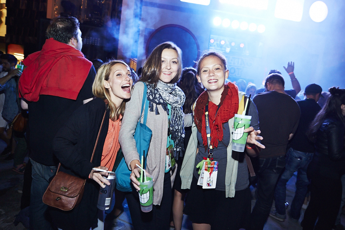 Gros Melting pot Juste pour Rire sous les étoiles à la Place des Arts