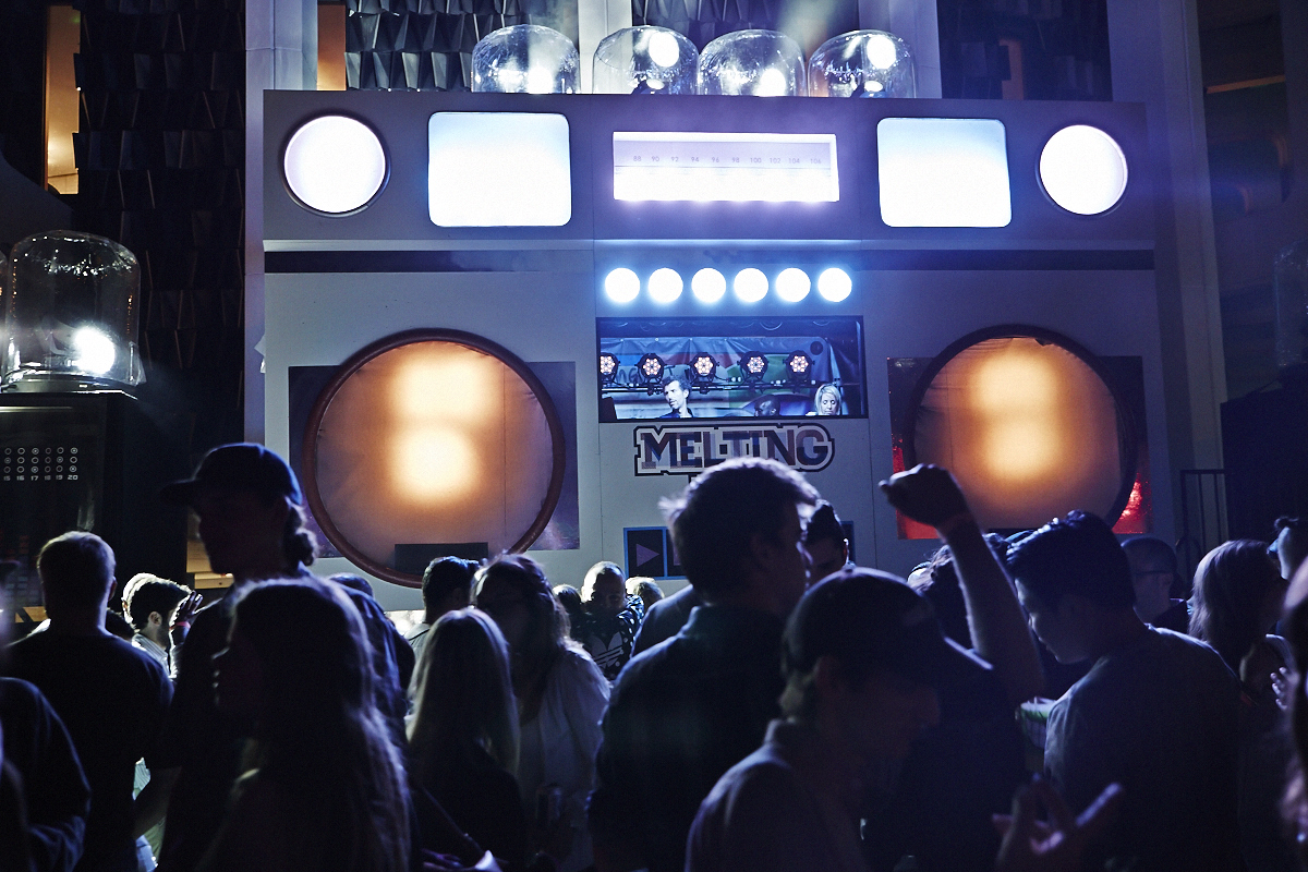 Gros Melting pot Juste pour Rire sous les étoiles à la Place des Arts