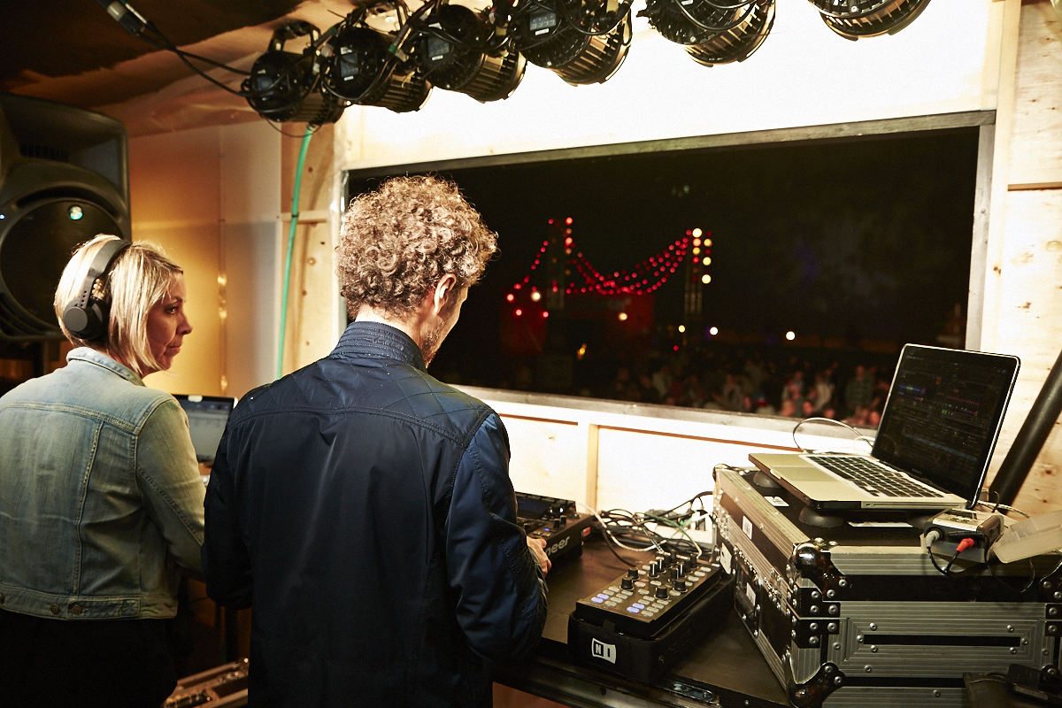 Gros Melting pot Juste pour Rire sous les étoiles à la Place des Arts