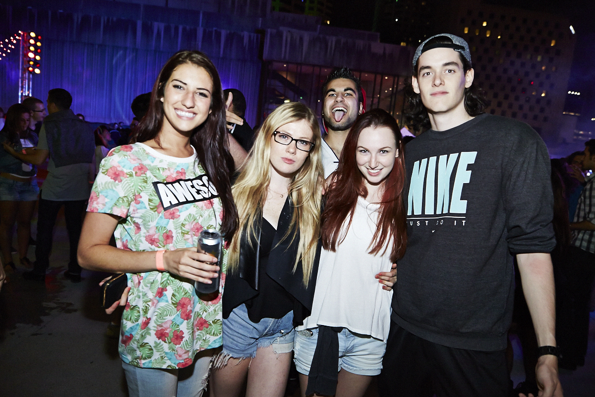 Gros Melting pot Juste pour Rire sous les étoiles à la Place des Arts