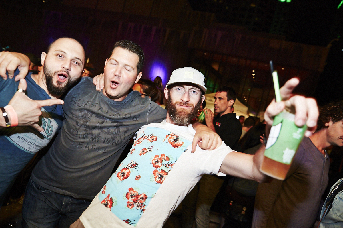 Gros Melting pot Juste pour Rire sous les étoiles à la Place des Arts