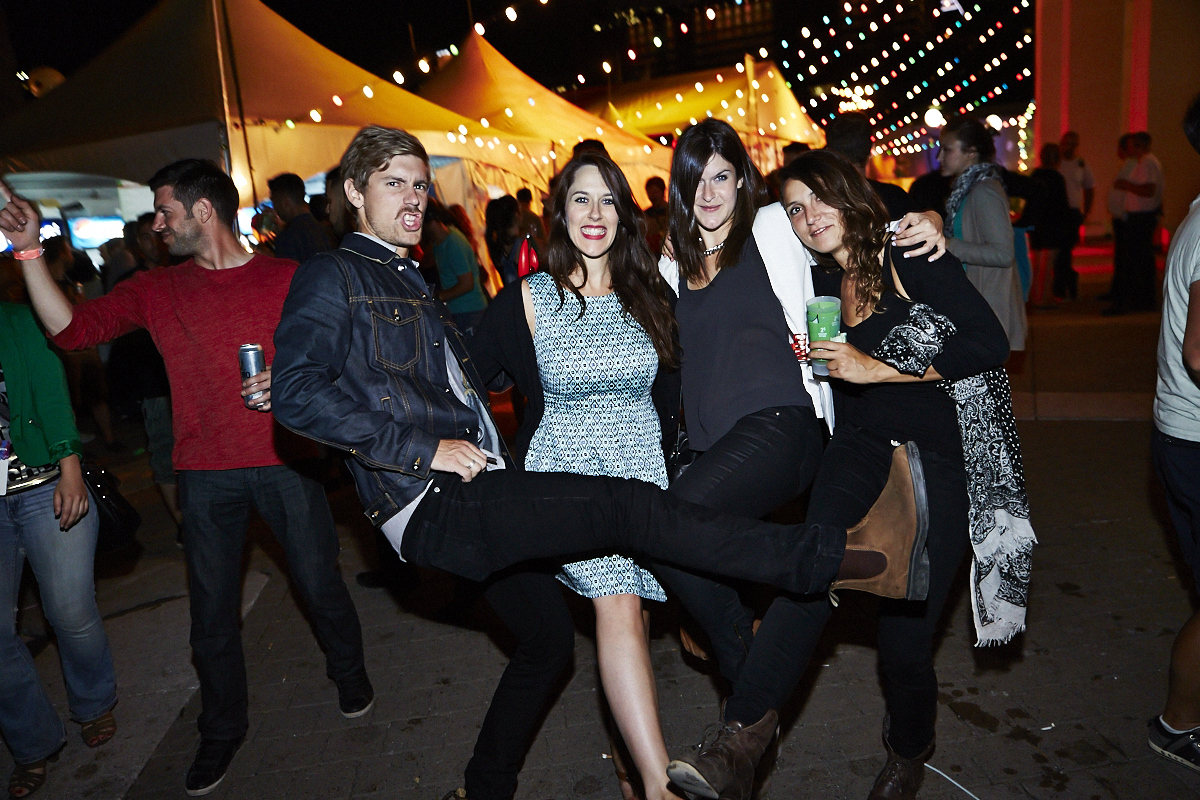 Gros Melting pot Juste pour Rire sous les étoiles à la Place des Arts