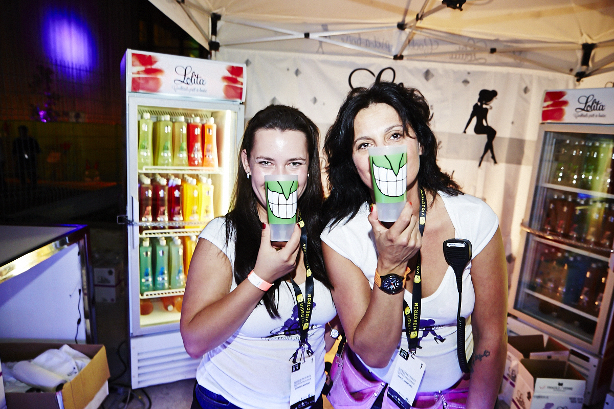 Gros Melting pot Juste pour Rire sous les étoiles à la Place des Arts