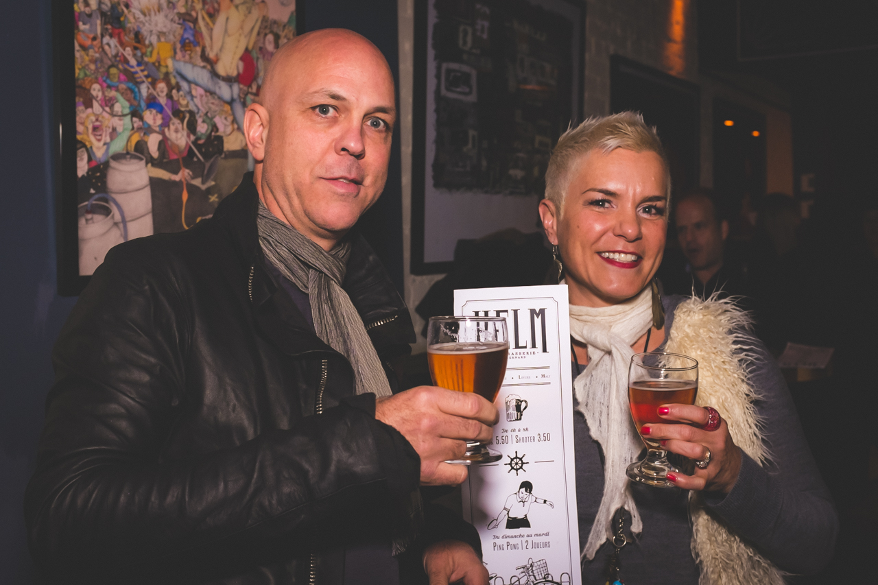 De la bière La Bernard en masse pour son lancement au Helm