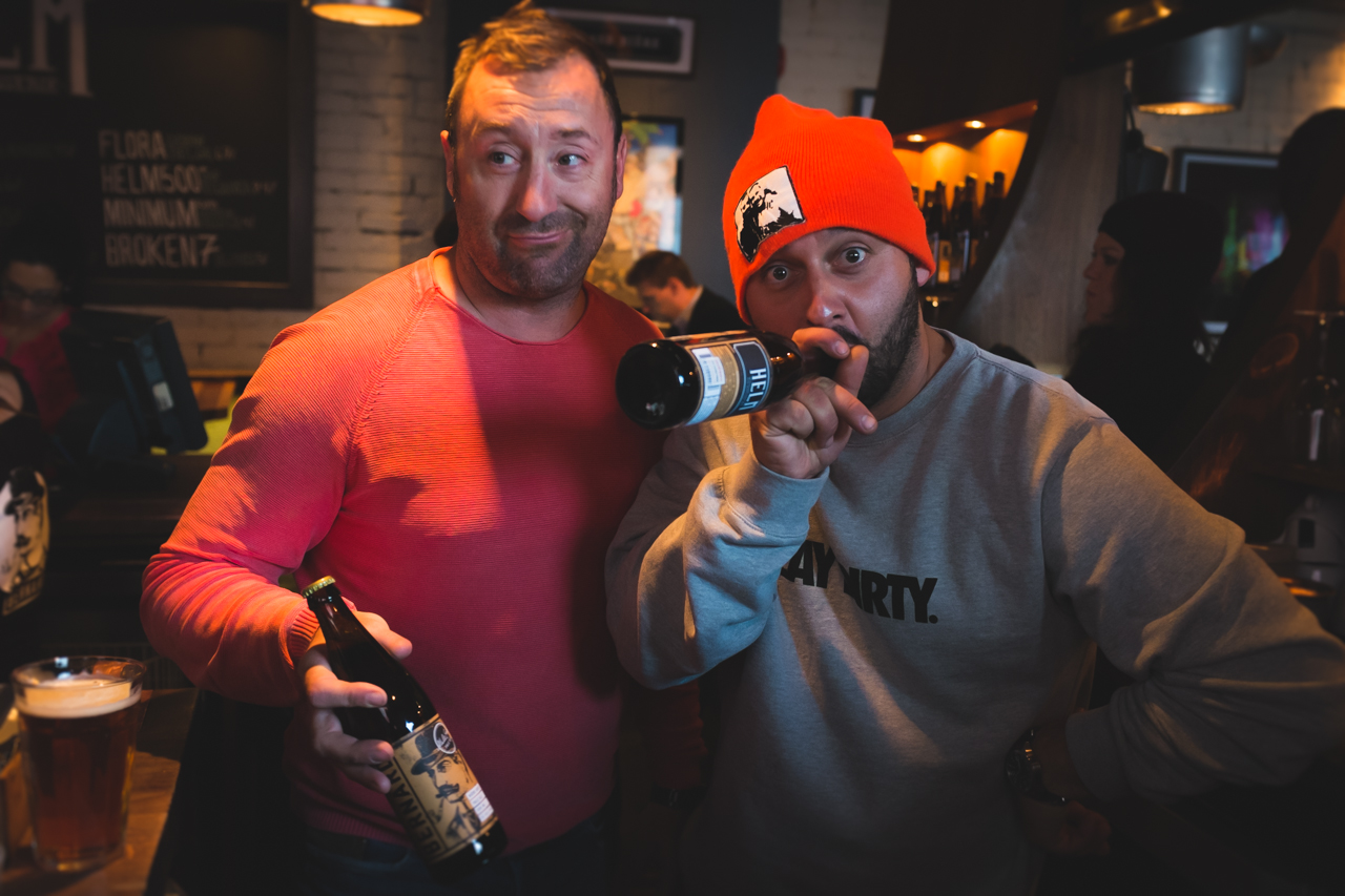De la bière La Bernard en masse pour son lancement au Helm