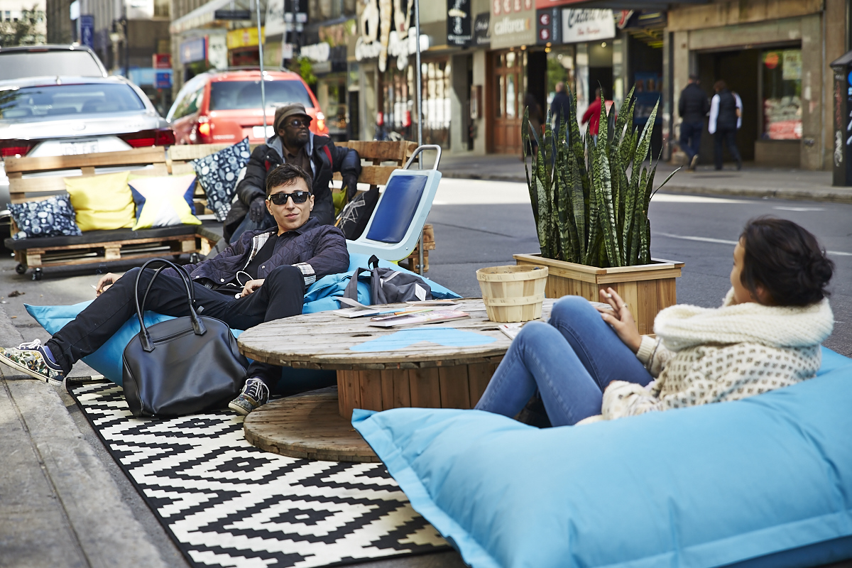 Park(ing) Day Montréal: notre ville déguisée par des nouveaux espaces de stationnement