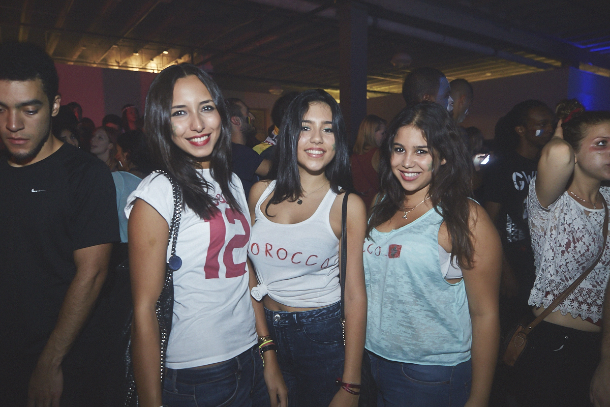 Rep Your Flag Festival organise un méga party fou malade avec bouées gonflables, perruques et drapeaux!